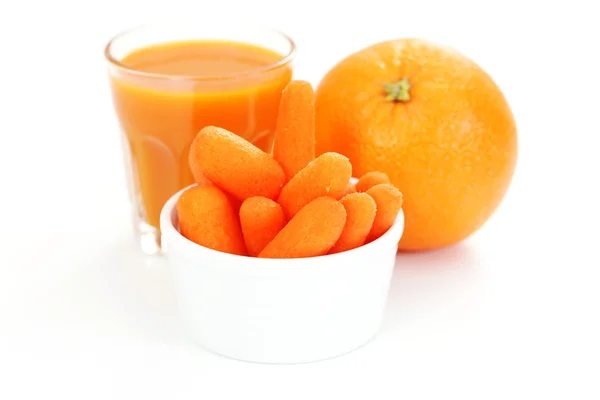신선한 음식과 음료와 당근과 오렌지 주스의 — 스톡 사진