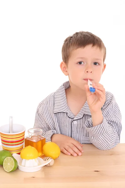 Niño Años Con Termómetro Remedio Para Resfriado Gripe —  Fotos de Stock
