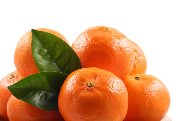 Haufen Frischer Mandarinen Isoliert Auf Weiß — Stockfoto