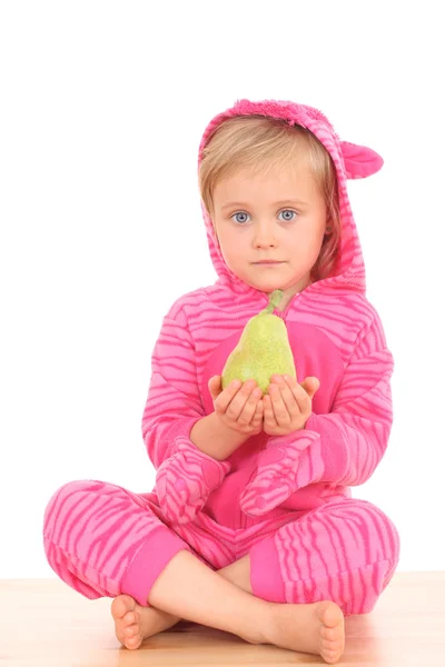 4 roky stará dívka s hruškou — Stock fotografie