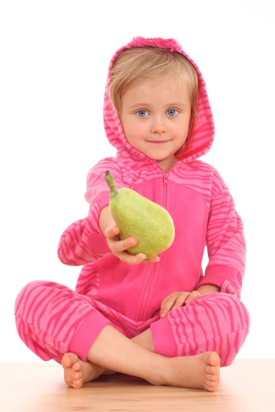 4 lat dziewczyna z gruszką — Zdjęcie stockowe