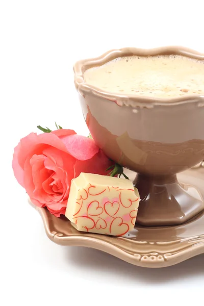 Tasse Köstlichen Kaffee Und Pralinen Ideal Für Valentinstag Oder Geburtstag — Stockfoto