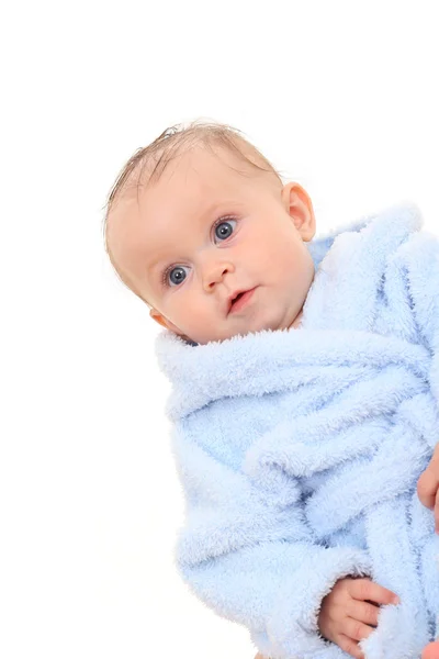 Kis Aranyos Baba Lány Elszigetelt Fehér Kék Fürdőköpeny — Stock Fotó
