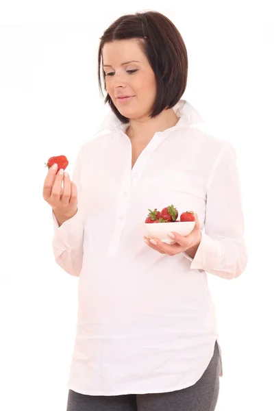 Jonge Mooie Zwangere Vrouw Met Verse Aardbeien Witte Geïsoleerd — Stockfoto