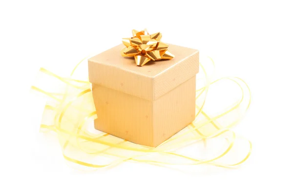 Рождественский Подарок Золотым Луком Изолирован Белом — стоковое фото