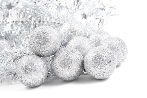Різдвяні Вечірні Кульки Срібний Ланцюг Ізольовані Білому — стокове фото