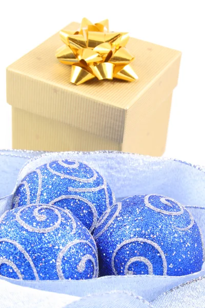 Gift Van Kerstmis Met Gouden Boog Close Ups — Stockfoto