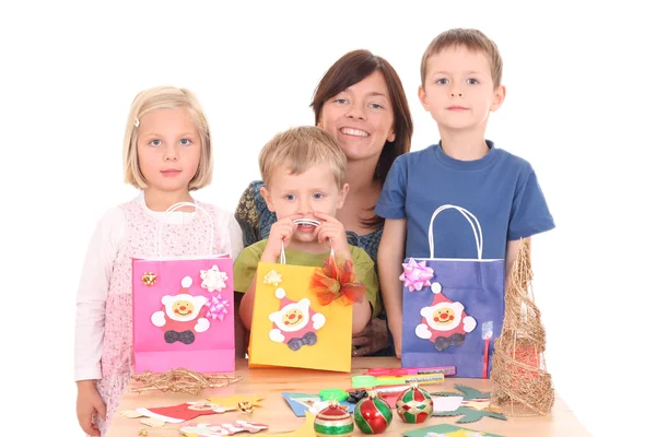 Mãe Crianças Fazendo Decoração Natal Todas Decorações São Feitas Por — Fotografia de Stock