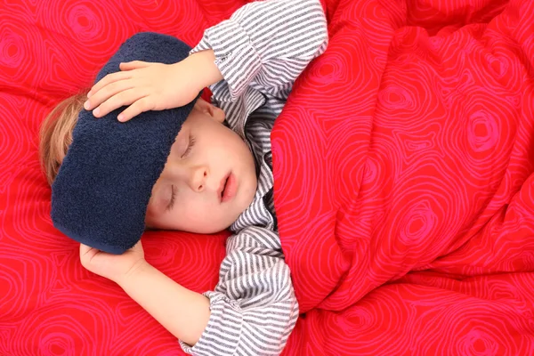 Preschooler Ετών Στο Κρεβάτι Άρρωστος — Φωτογραφία Αρχείου
