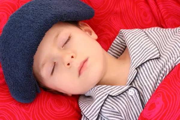 病気で寝て 歳の幼児 — ストック写真