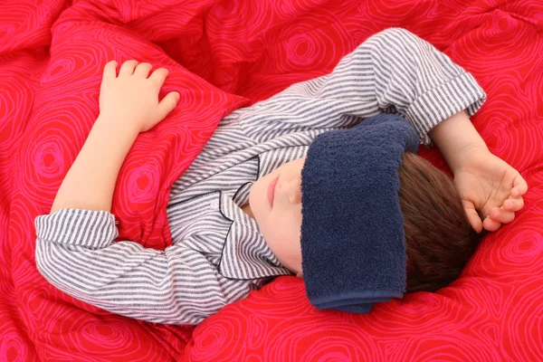 Ετών Preschooler Στο Κρεβάτι Άρρωστος — Φωτογραφία Αρχείου