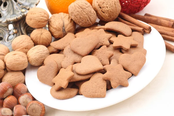 Πιάτο Γεμάτο Νόστιμα Gingerbreads — Φωτογραφία Αρχείου