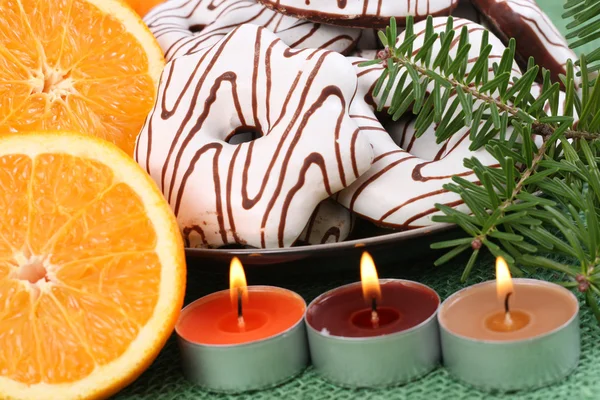 Leckere Lebkuchen Orange Und Weihnachtsdekoration — Stockfoto