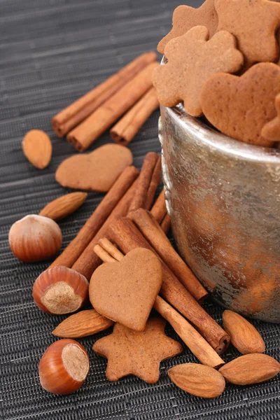 Tál Ízletes Cookie Néhány Candy Cukorkák — Stock Fotó