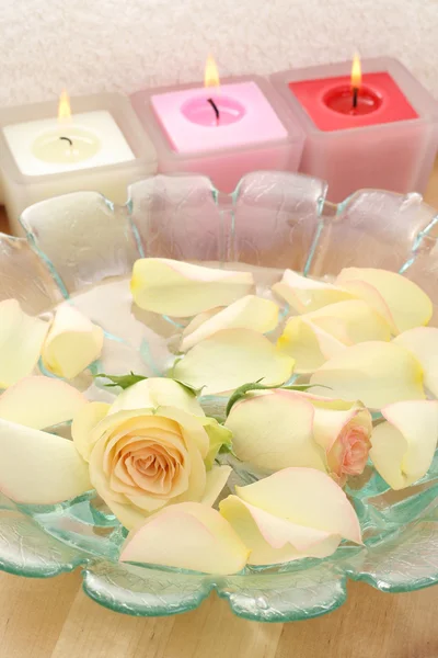 Zabiegi Kosmetyczne Ręcznik Świece Róż Wszystko Czego Potrzebujesz Się Zrelaksować — Zdjęcie stockowe