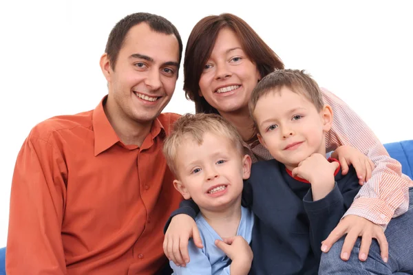 Mutter Vater Und Zwei Söhne Auf Dem Sofa Glückliche Familie — Stockfoto
