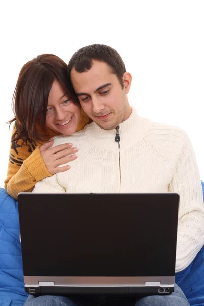 Kadın Erkek Üzerinde Beyaz Izole Laptop Eğlenmek — Stok fotoğraf