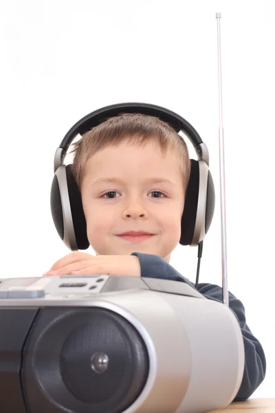 Beyaz Izole Şirin Yaşında Çocuk Müzik Dinleme — Stok fotoğraf