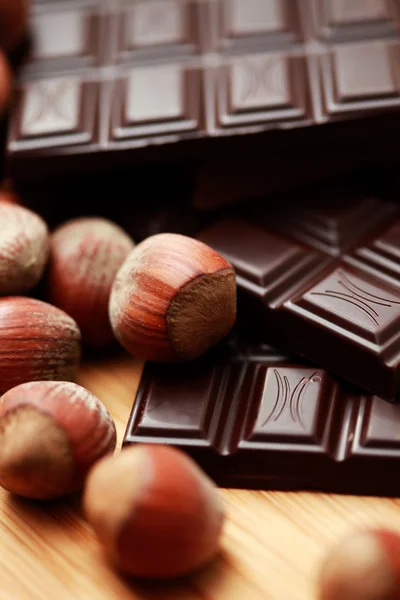 ヘーゼル ナッツとチョコレート — ストック写真