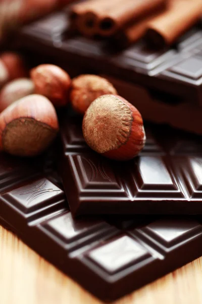 Gros Plans Chocolat Aux Noisettes Cannelle Aliments Sucrés — Photo