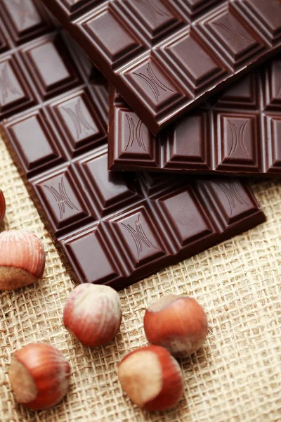 Шоколад з фундуком — стокове фото