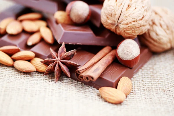 Chocolate com iguarias — Fotografia de Stock