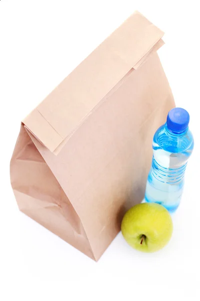Бумажный Пакет Обеда Яблоком Водой Белом Еда Напитки — стоковое фото