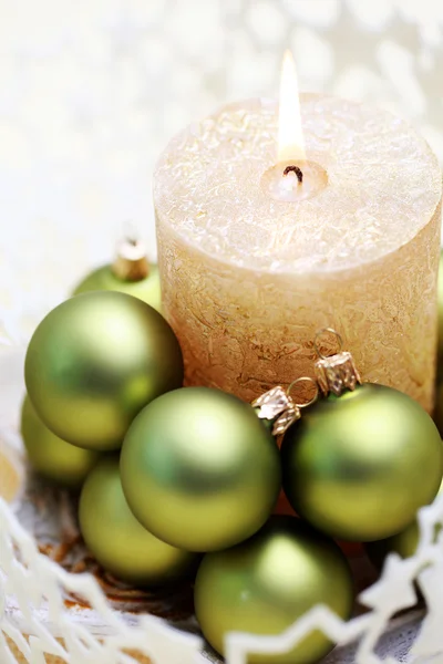Vela Navidad Con Bolas Verdes Navidad —  Fotos de Stock