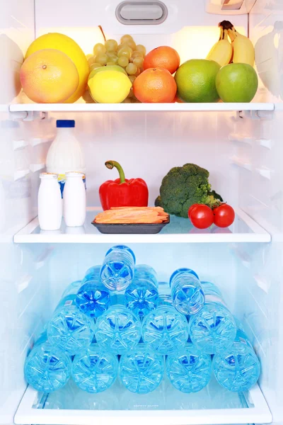 Kylskåp Full Hälsosamma Äta Mat Och Dryck — Stockfoto