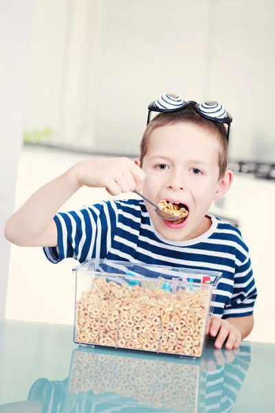 Eating cereals — Stock Photo, Image