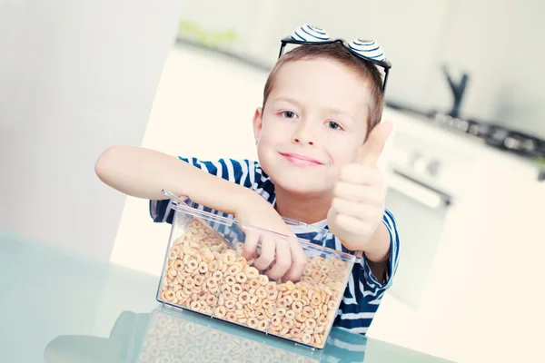 Comer cereales —  Fotos de Stock