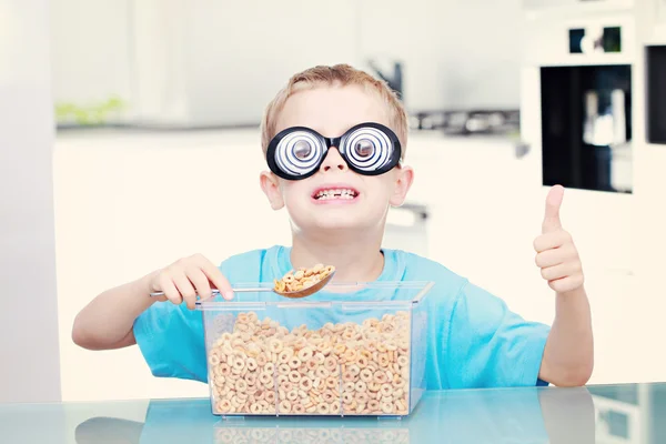 Anni Ragazzo Mangiare Cereali Bambini Famiglia — Foto Stock