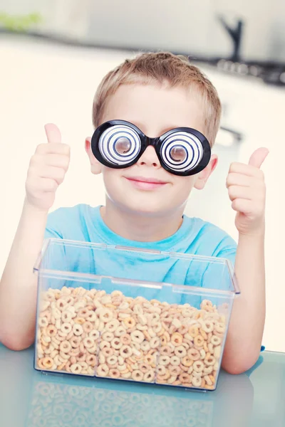 Comer cereales —  Fotos de Stock