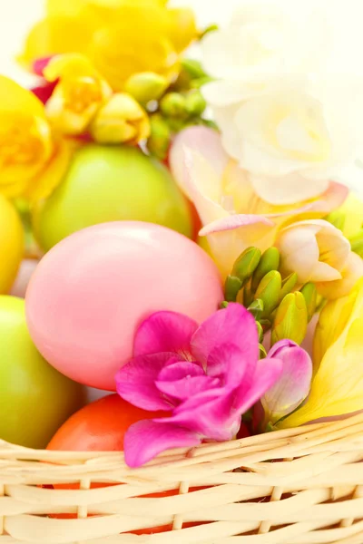 Ovos Páscoa Com Flores Comida Bebida — Fotografia de Stock