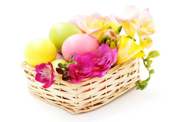 复活节彩蛋用鲜花 食物和饮料 — 图库照片