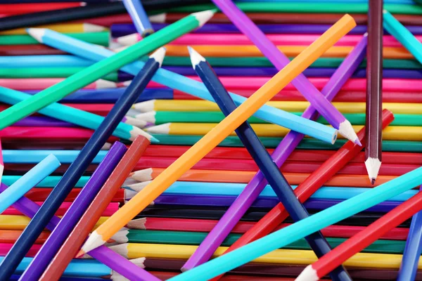 有很多的彩色蜡笔 学校时间 — 图库照片