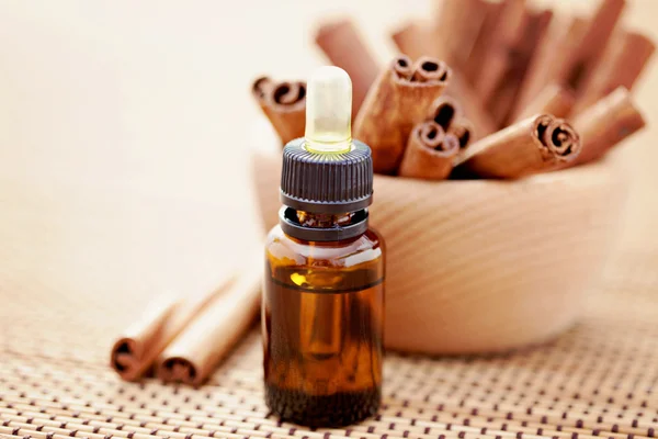 Aromaterapia com canela — Fotografia de Stock