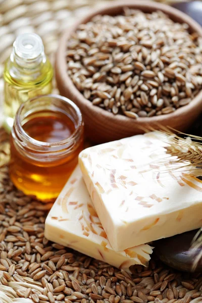 Mýdlo med a pšenice — Stock fotografie