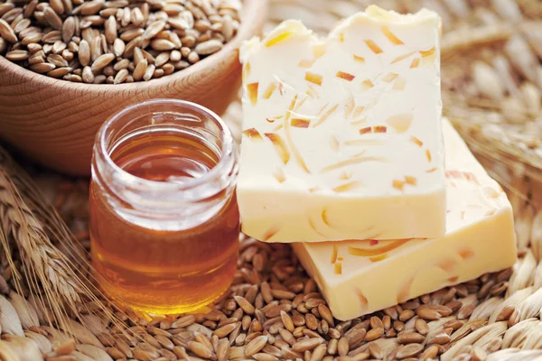 Honey and wheat soap — Stock Photo, Image