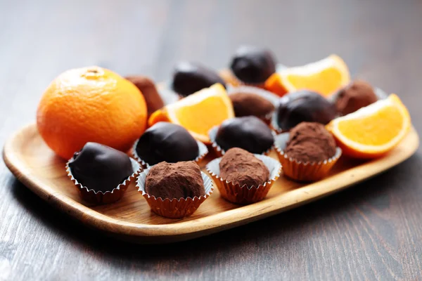 Pralinos de chocolate e laranja — Fotografia de Stock