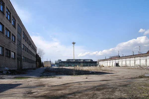 Verlaten industriële pakhuis — Stockfoto