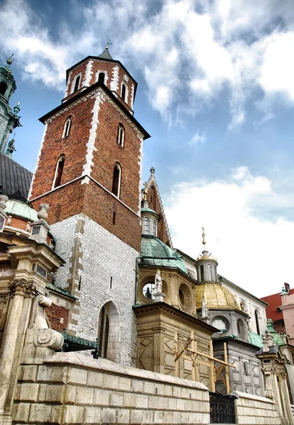 Catedral en la colina Wawel en Cracovia . — Foto de Stock