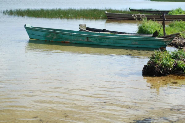Деревянная лодка — стоковое фото