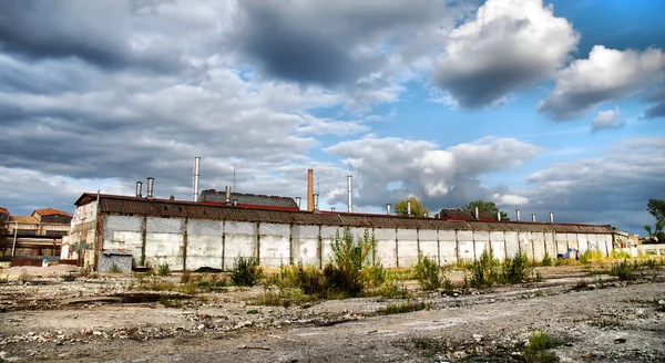 废弃的工业仓库 — 图库照片