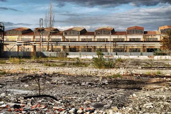 Nave industrial abandonada — Foto de stock © Cancerus #3045581