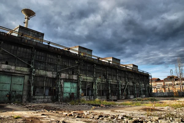 Terk edilmiş endüstriyel depo — Stok fotoğraf