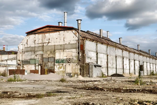 Almacén industrial abandonado — Foto de Stock