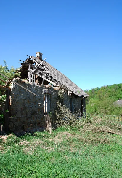 Zniszczony dom — Zdjęcie stockowe