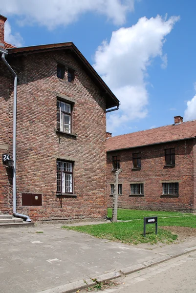 Auschwitz birkenau koncentrációs tábor휴대 전화 및 그를 위해 부 대 — Stock Fotó