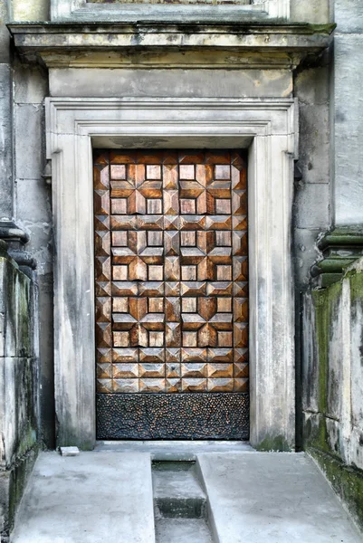 Vanha puinen ovi — kuvapankkivalokuva